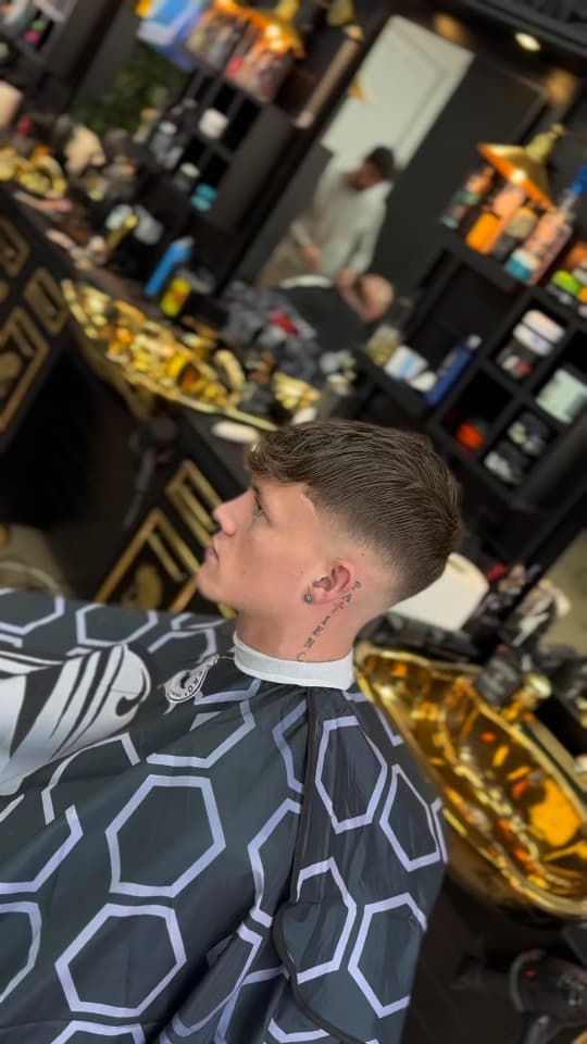 Textured fringe with a mid fade, side profile